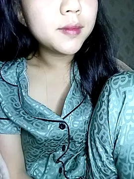 Quynhsumon online show from 03.14.26