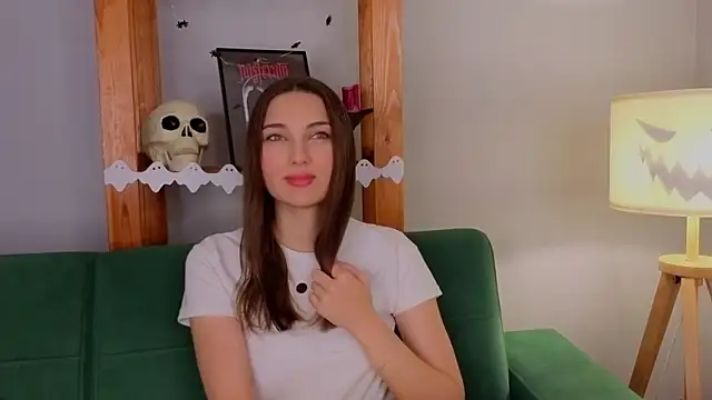 KateCahee online show from 10.31.25