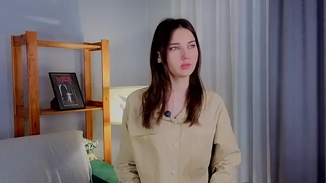 KateCahee online show from 11.06.25