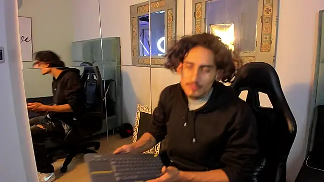 Mr Strike online show from 11.04.25