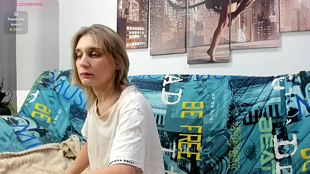 Snapshot of Tenderly_Sophie chatting on 04.10.26 Tenderly Sophie online show from 04.10.26