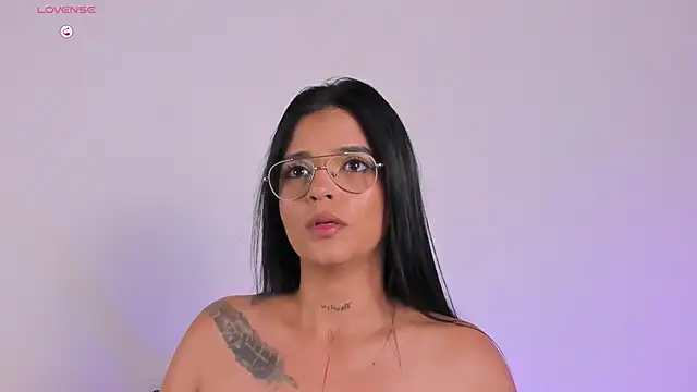 Snapshot of Sophie_Duarte chatting on 05.18.26 Sophie Duarte online show from 05.18.26