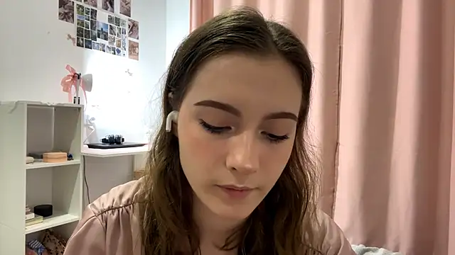 Kira Sanders online show from 10.23.25