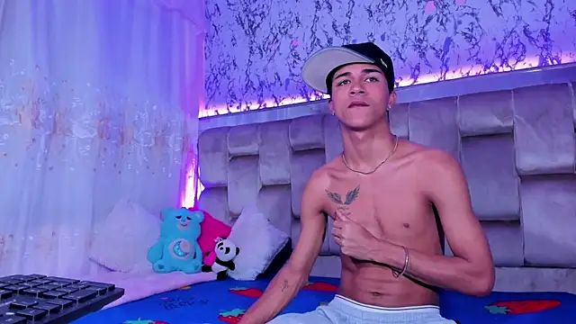 Snapshot of boyswantingplay chatting on 11.06.25 boyswantingplay online show from 11.06.25