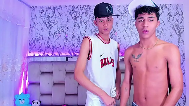 Snapshot of boyswantingplay chatting on 11.30.25 boyswantingplay online show from 11.30.25