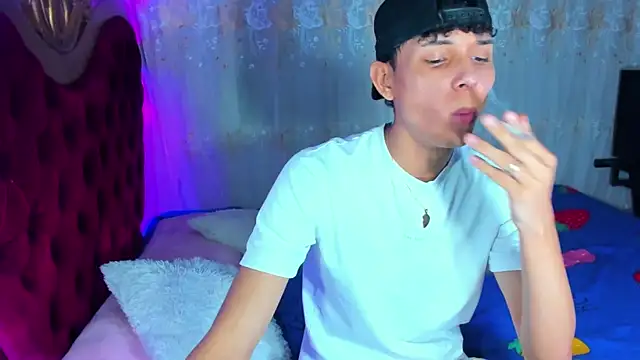 Snapshot of boyswantingplay chatting on 03.11.26 boyswantingplay online show from 03.11.26