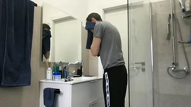 Snapshot of LukaShyGuy chatting on 01.06.26 LukaShyGuy online show from 01.06.26