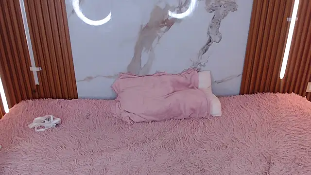 rosselyn  online show from 11.23.25