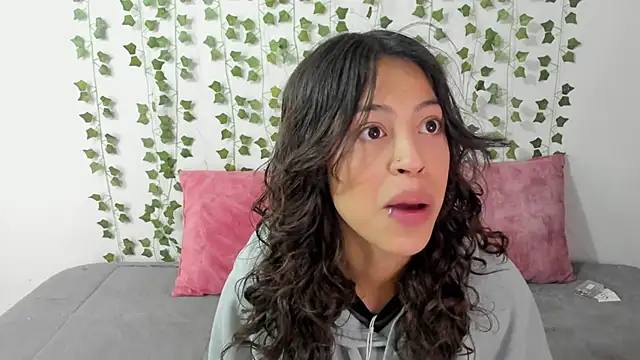 Snapshot of emily_jonessxx chatting on 01.12.26 emily jonessxx online show from 01.12.26