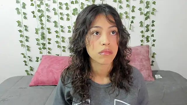 Snapshot of emily_jonessxx chatting on 01.17.26 emily jonessxx online show from 01.17.26