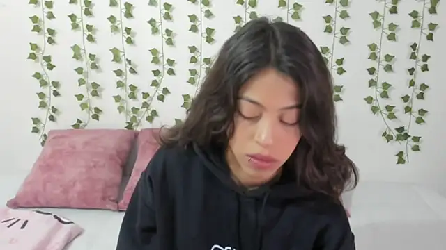 Snapshot of emily_jonessxx chatting on 02.03.26 emily jonessxx online show from 02.03.26