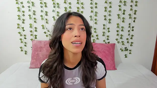 Snapshot of emily_jonessxx chatting on 02.13.26 emily jonessxx online show from 02.13.26