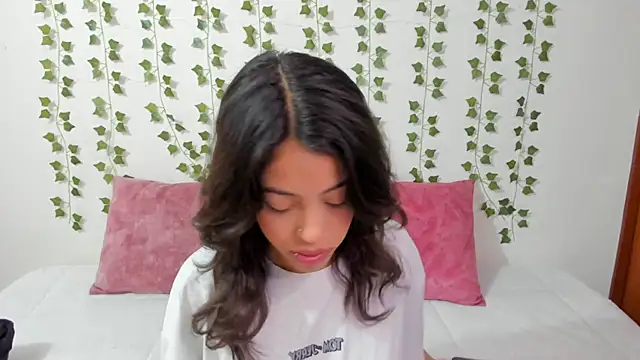 Snapshot of emily_jonessxx chatting on 02.14.26 emily jonessxx online show from 02.14.26