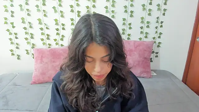 Snapshot of emily_jonessxx chatting on 02.27.26 emily jonessxx online show from 02.27.26