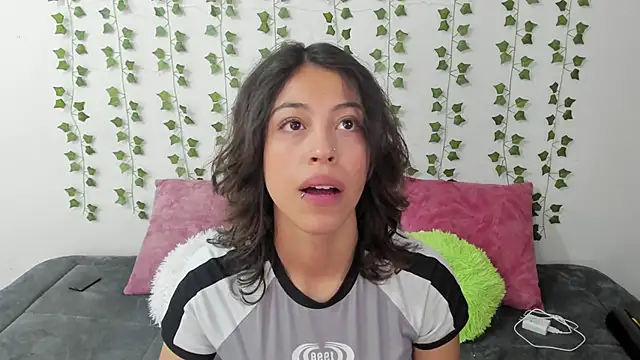 Snapshot of emily_jonessxx chatting on 03.24.26 emily jonessxx online show from 03.24.26