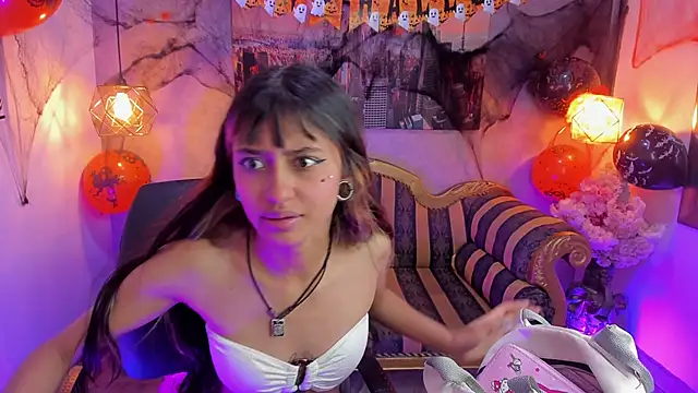 Snapshot of Noa_clk chatting on 11.02.25 Noa clk online show from 11.02.25