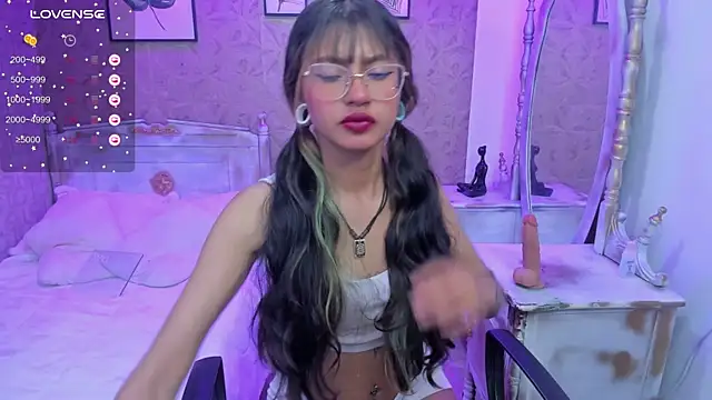 Snapshot of Noa_clk chatting on 11.29.25 Noa clk online show from 11.29.25