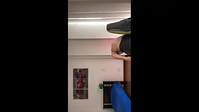 Snapshot of JUSTIN_JHONS chatting on 11.26.25 JUSTIN JHONS online show from 11.26.25