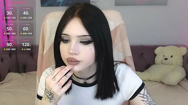 Emma Kirks online show from 11.27.25