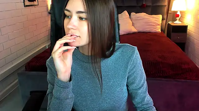 Snapshot of lollyrais chatting on 12.22.25 lollyrais online show from 12.22.25