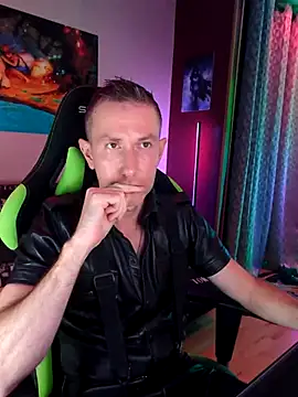 Snapshot of Gamerinleather chatting on 10.24.25 Gamerinleather online show from 10.24.25