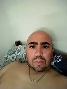 Snapshot of luxobike chatting on 11.26.25 luxobike online show from 11.26.25