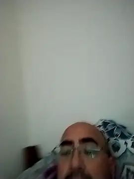 Snapshot of luxobike chatting on 03.20.26 luxobike online show from 03.20.26