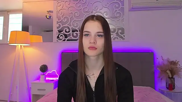 LuisaClover online show from 02.21.26