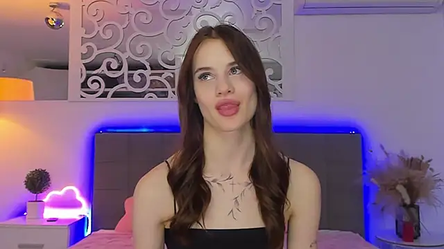 LuisaClover online show from 02.22.26