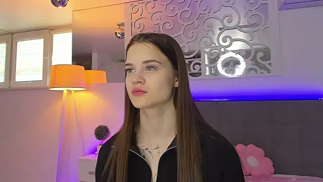 LuisaClover online show from 03.08.26