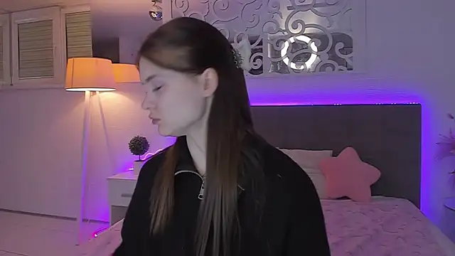 LuisaClover online show from 04.24.26