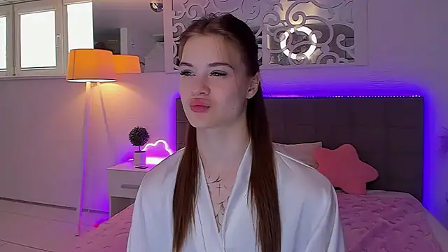 LuisaClover online show from 04.28.26