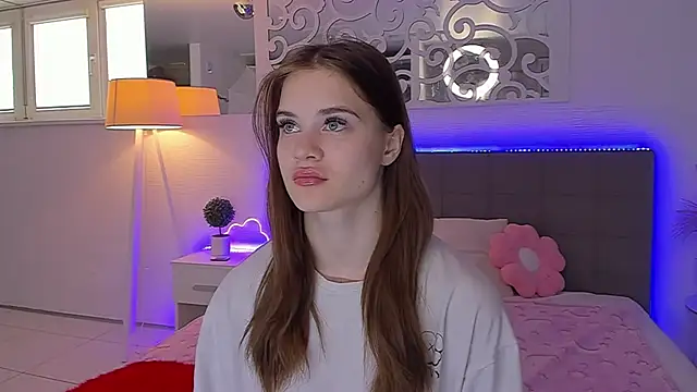 LuisaClover online show from 05.02.26