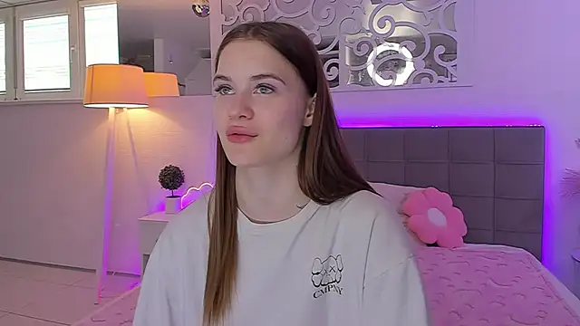 LuisaClover online show from 06.06.26