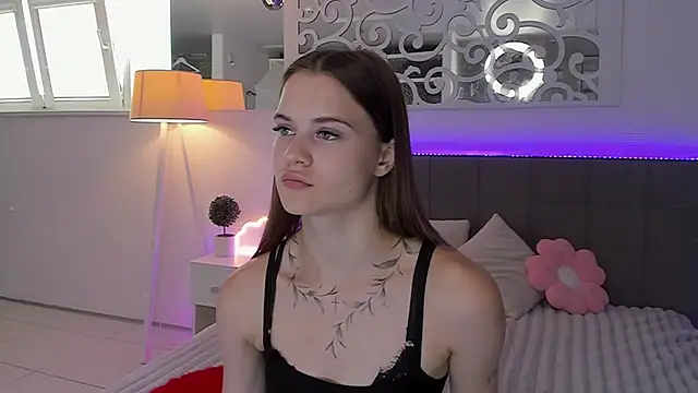 LuisaClover online show from 07.10.26