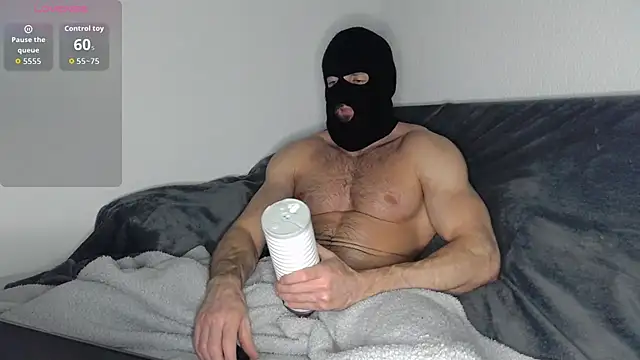 Snapshot of Masked_Bull38_Uk chatting on 12.16.25 Masked Bull38 Uk online show from 12.16.25