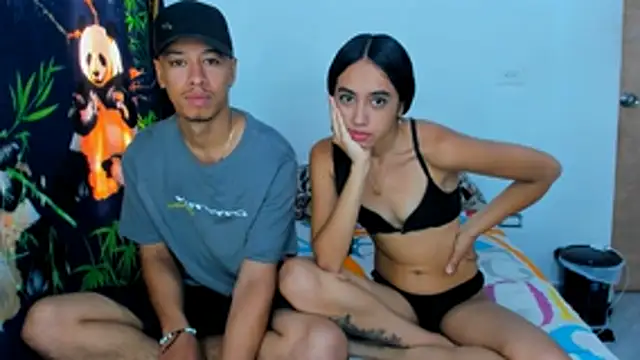 Snapshot of karoll_and_erik chatting on 11.11.25 karoll and erik online show from 11.11.25