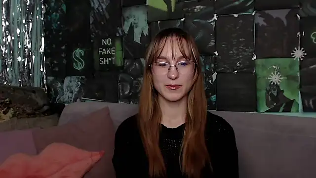 AlishaKellyi online show from 10.24.25