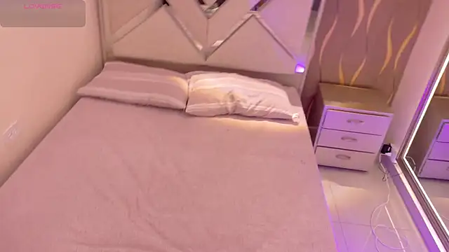 Snapshot of iam_nicolle chatting on 02.14.26 iam nicolle online show from 02.14.26