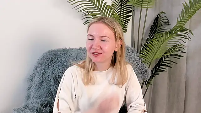 Snapshot of CathyHeximer chatting on 10.23.25 CathyHeximer online show from 10.23.25