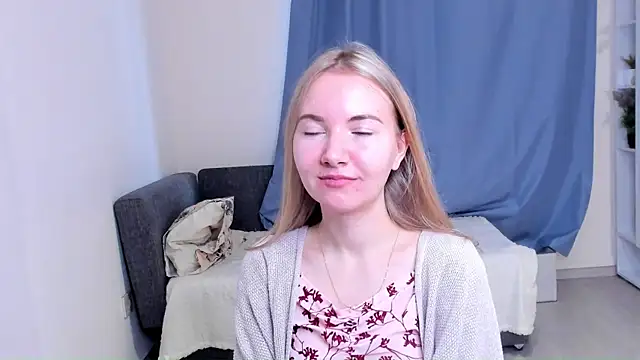 Snapshot of CathyHeximer chatting on 11.05.25 CathyHeximer online show from 11.05.25