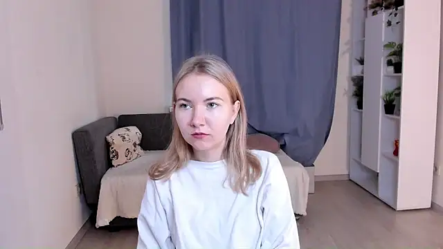 Snapshot of CathyHeximer chatting on 11.10.25 CathyHeximer online show from 11.10.25