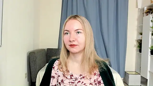 Snapshot of CathyHeximer chatting on 11.24.25 CathyHeximer online show from 11.24.25