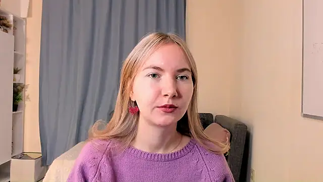 Snapshot of CathyHeximer chatting on 12.01.25 CathyHeximer online show from 12.01.25