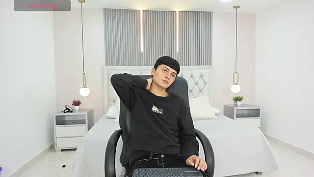 Maxii18  online show from 12.05.25