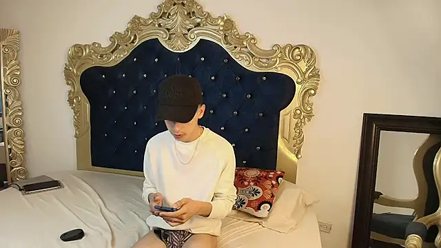 Sebastian Reed online show from 10.30.25