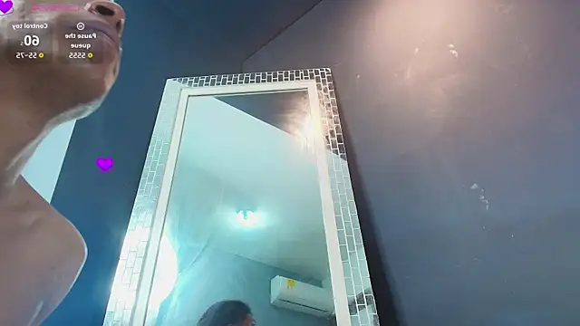 Snapshot of NaomiQueents chatting on 11.28.25 NaomiQueents online show from 11.28.25