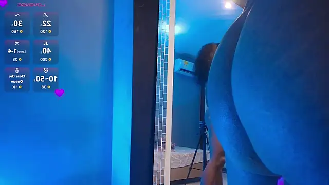 Snapshot of NaomiQueents chatting on 12.01.25 NaomiQueents online show from 12.01.25