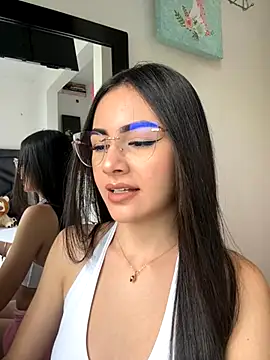 IslaCole online show from 11.21.25