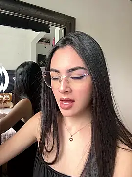 IslaCole online show from 01.07.26